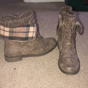 Brand new pair of Brown flat boots